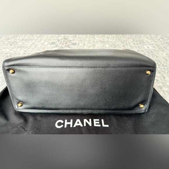 CHANEL Black Leather Medium Executive Cerf Tote - New Pristine Condition - Picture 8 of 14